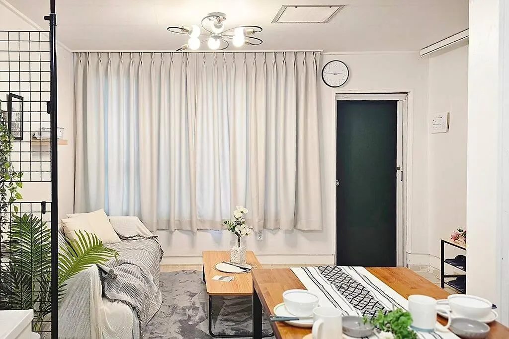 Cozy Stay Near Hongdae & Sinchon Station 4Min For Max 6 Seoul 0*,  Sydkorea